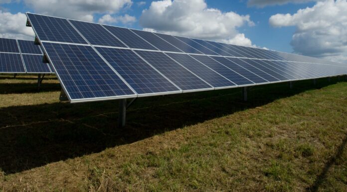 Ex-Fossil Workers Convert Old Oilfields to Solar Farms After ‘Rapid Upskilling’ in Alberta